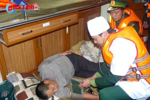 Hà Tĩnh: Cứu thành công 11 thuyền viên gặp nạn trên biển