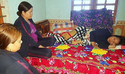 Gia đình thuyền viên Nguyễn Tiến Chung đã chính thức làm lễ phát tang sau khi chờ đợi thông tin tìm kiếm thi thể anh Chung gần 20 ngày  trong vô vọng