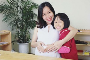 Chị Thắm hướng đế dạy con thành em bé lịch sự, nhã nhặn, tự tin, tự lập. Ảnh: NVCC.