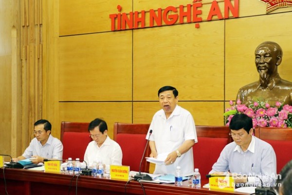 Tham dự cuộc họp có các đồng chí Phó Chủ tịch UBND tỉnh: Lê Xuân Đại, Lê Ngọc Hoa, Đinh Viết Hồng. Ảnh: Mỹ Hà