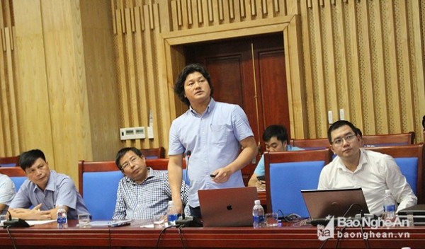 Đại diện Tổng Công ty Cảng hàng không Việt Nam trình bày về dự án. Ảnh: Phú Hương