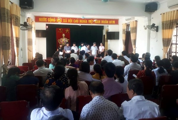 Giáo viên bật khóc, từ chối nhận quyết định từ cấp THCS xuống dạy...