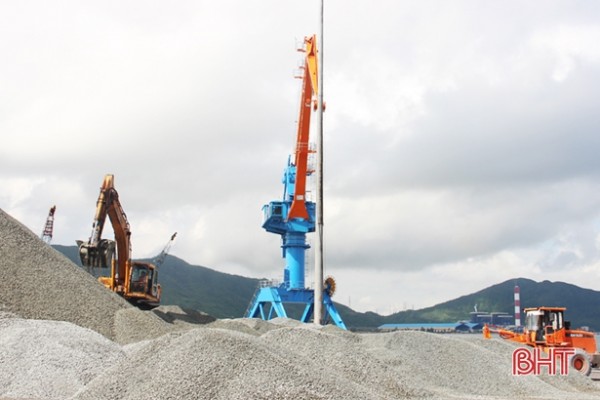 Hải quan Vũng Áng 9 tháng thu ngân sách gần 3.700 tỷ đồng
