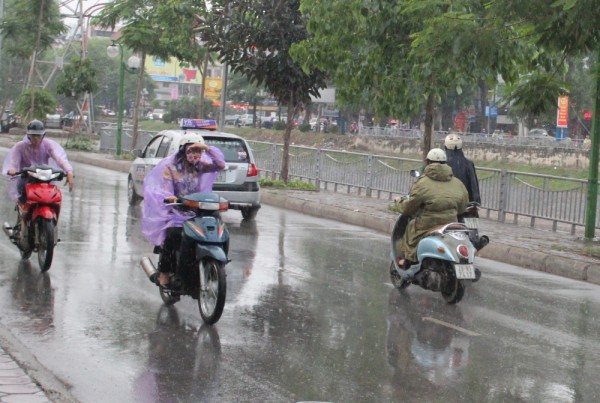 Gió mùa đông bắc về, cảnh báo dông, lốc, sét và mưa lớn ở Nghệ An