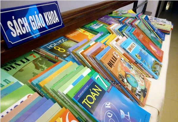 'Mỗi năm phụ huynh bỏ 1.000 tỷ mua sách giáo khoa rồi bán giấy...