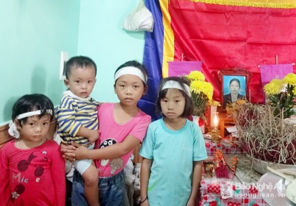 Xót xa cảnh 4 trẻ mồ côi mẹ, bố bệnh nặng