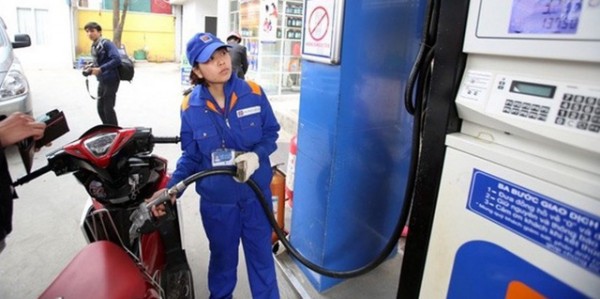 Giá xăng có thể tiếp tục tăng mạnh vào ngày mai