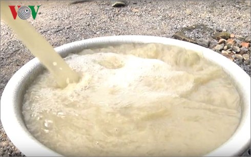 Hàng chục giếng nước bốc mùi hôi thối