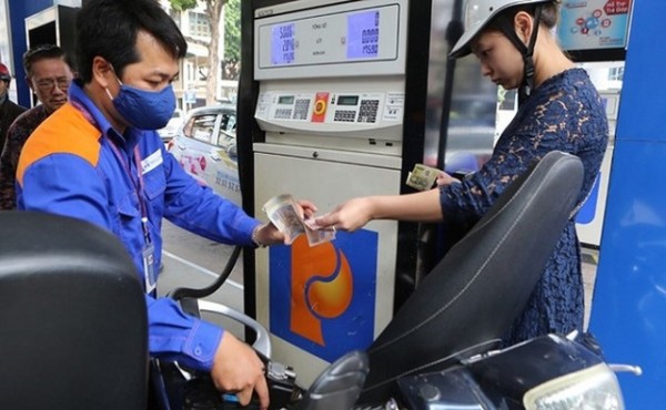 Giá xăng lần thứ 2 liên tiếp giảm sâu