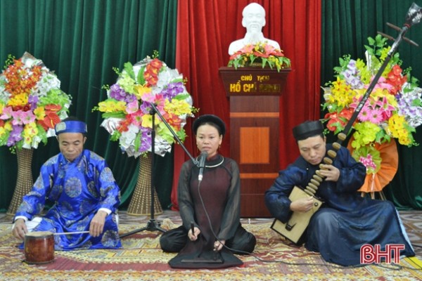 Qua các buổi tập luyện, biểu diễn của CLB, thôn Phong Giang lồng ghép, vận động bà con thực hiện các chủ trương của Đảng, Nhà nước, đặc biệt là công cuộc xây dựng nông thôn mới.