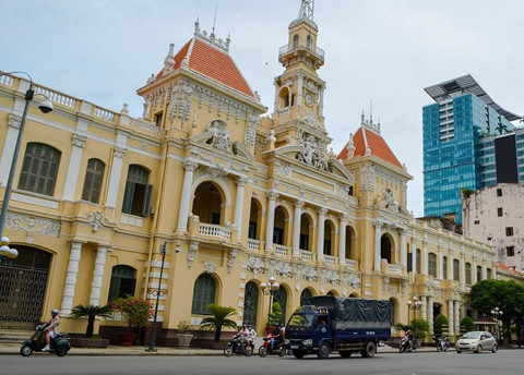 Bị phạt vì xúc phạm lãnh đạo, chuyên viên của UBND TP.HCM kiện ra...