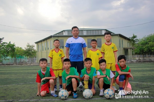 Nhi đồng Hoàng Mai quyết tâm chơi ở trận chung kết. Ảnh: Thanh Thủy