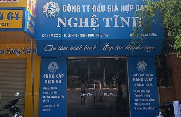Nghệ An: Tạm giữ Giám đốc công ty đấu giá vì nhận tiền 'bồi...