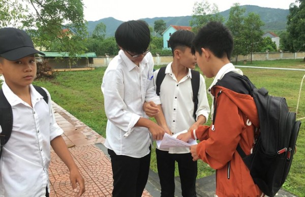 Quảng Bình: Cách ly giáo viên ra trùng đề thi khiến 6.400 thí...