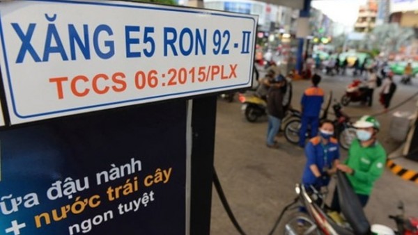 Giá xăng giảm liên tiếp vẫn vượt trên đỉnh 20.000 đơồng/lít