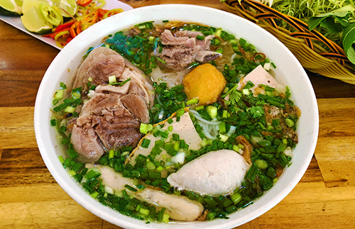 Tô bún mọc hơn 80.000 đồng ở trung tâm Sài Gòn