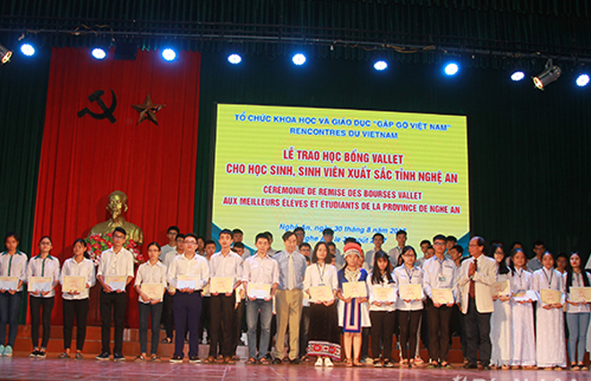 Nghệ An: 146 học sinh, sinh viên nhận Học bổng Vallet