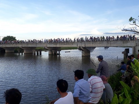 Nghệ An: Tìm thấy thi thể 3 mẹ con nhảy sông tự tử