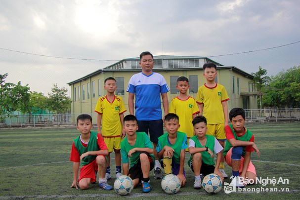 Nhi đồng Hoàng Mai quyết tâm chơi ở trận chung kết. Ảnh: Thanh Thủy