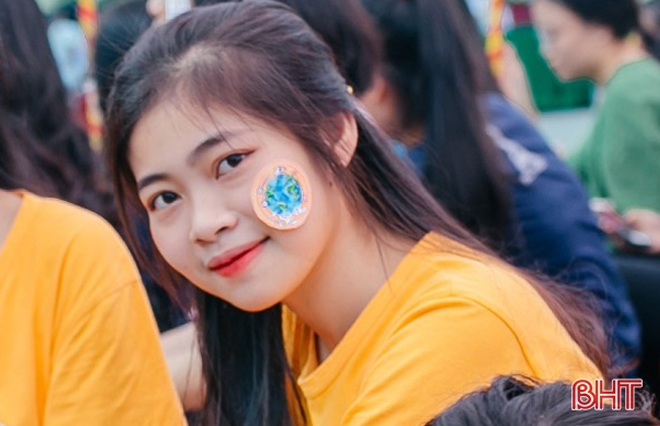 Ngô Thơ Trang là 1 trong 4 thí sinh đạt điểm 10 Địa lý ở cụm thi Hà Tĩnh