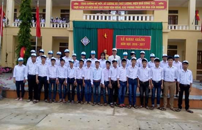Lớp 12A1 - Trường THPT Cù Huy Cận.